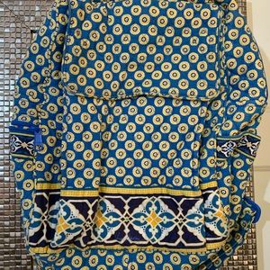 Pre-owned in great condition Vera Bradley backpack daisy pattern